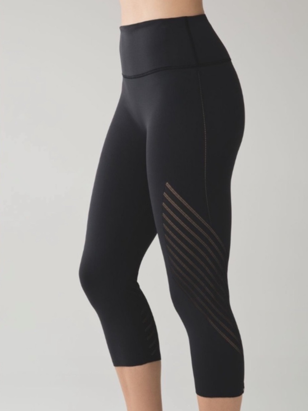 Lululemon Enlighten Crop Tight Capri Legging Black Sheer Cut Outs Size Small